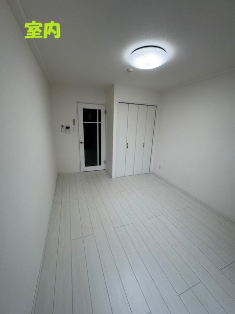 空室清掃する室内