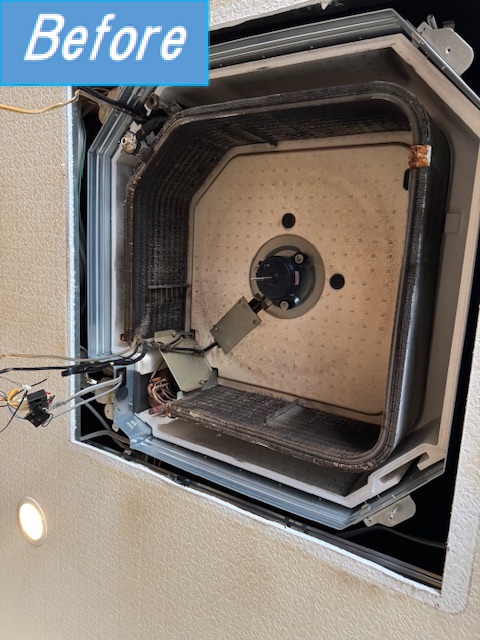 ルームアゲートクリーン施工事例スナック店舗の天カセエアコンのビフォー写真