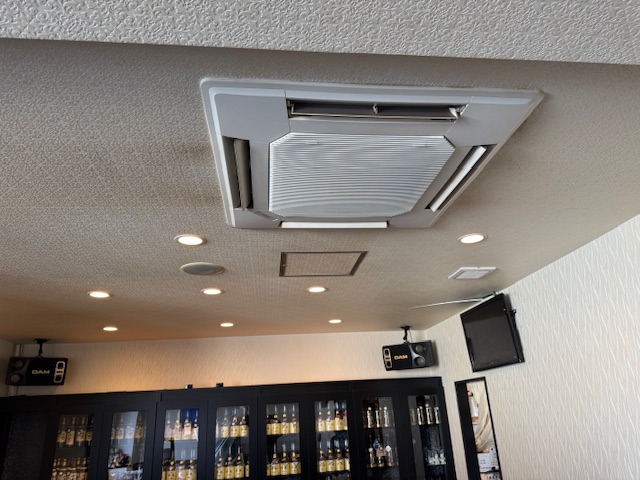 ルームアゲートクリーン施工事例
天カセエアコンクリーニングビフォーアフター写真