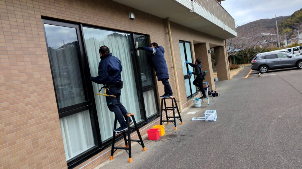窓ふき作業